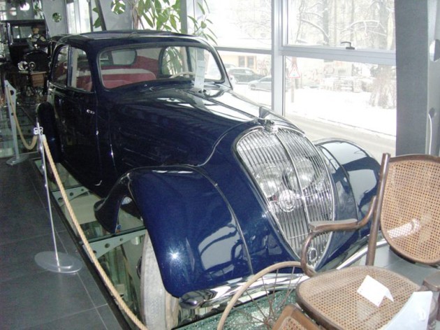Peugeot 302 vyrobený vo Francúzsku v roku 1936