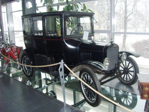 Ford Model T vyrobený v USA v roku 1908
